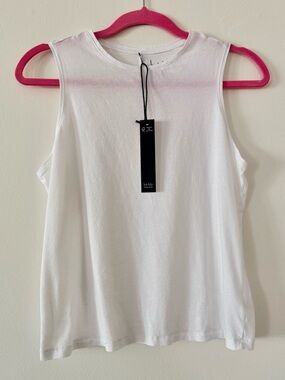 Nicole Miller White Sleeveless Crewneck Tank SZ.M